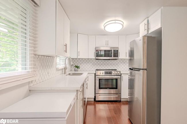 3923 Algonquin Ave, House other with 3 bedrooms, 2 bathrooms and 12 parking in Innisfil ON | Image 11