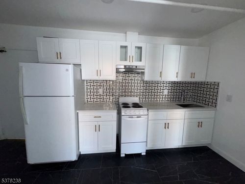 apt-3-275 Main St, Paterson, NJ, 07505-1716 | Card Image