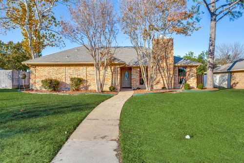 2105 Covered Wagon Dr, Plano, TX, 75074-2718 | Card Image