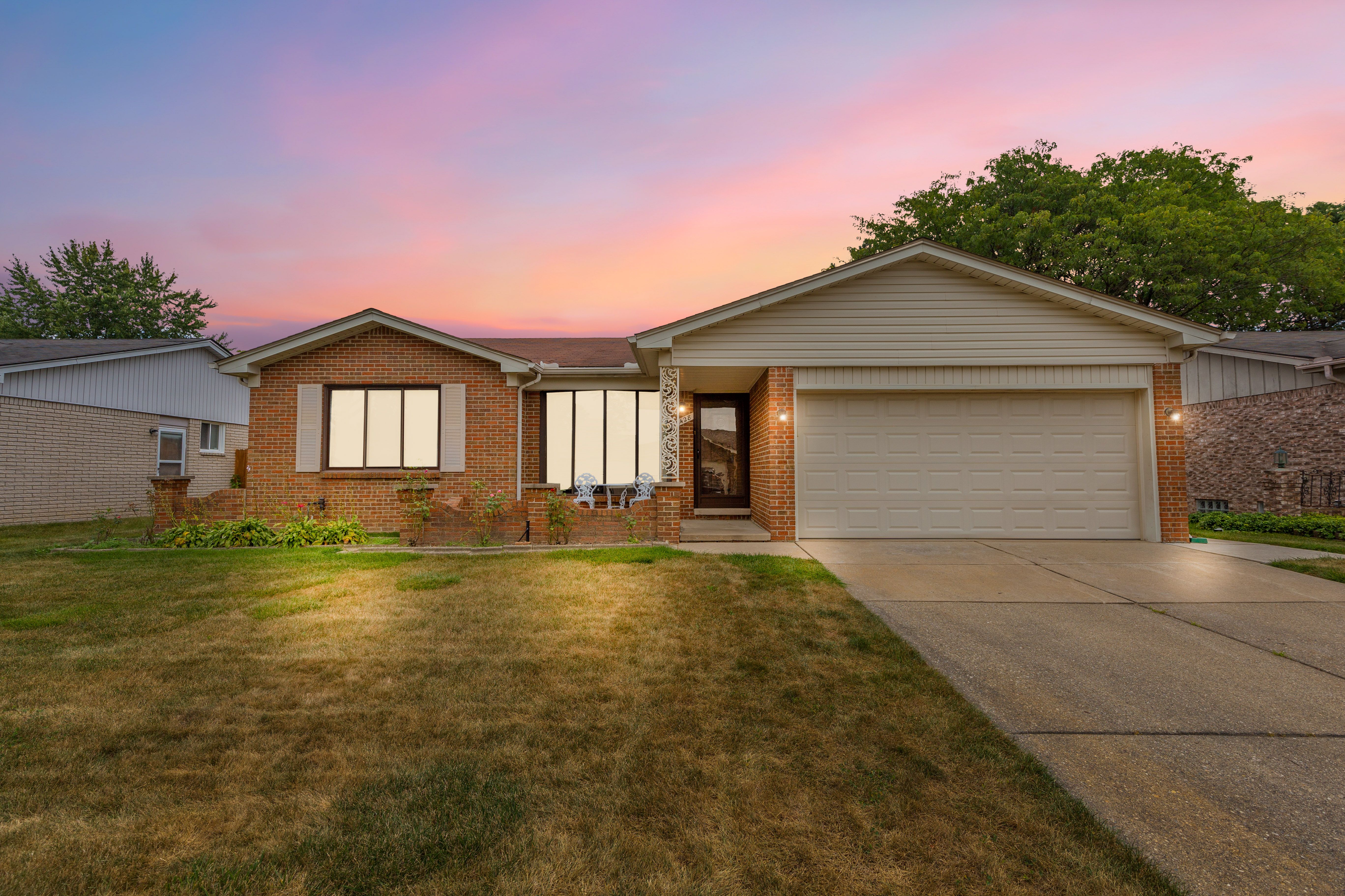 Santoni Dr, Clinton Township, MI 48038