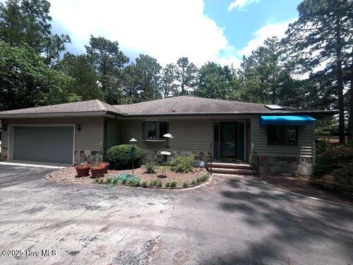 105 Longleaf Rd, Southern Pines, NC, 28387-2831 | Card Image