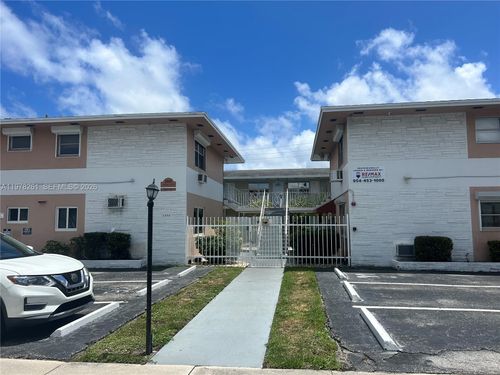 apt-10-2000 Buchanan St, Hollywood, FL, 33020-4066 | Card Image