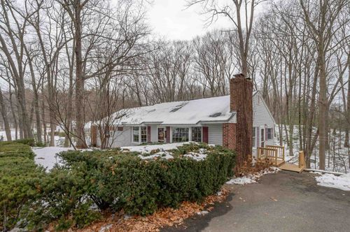 226 Amesbury Rd, Kensington, NH, 03833-5729 | Card Image