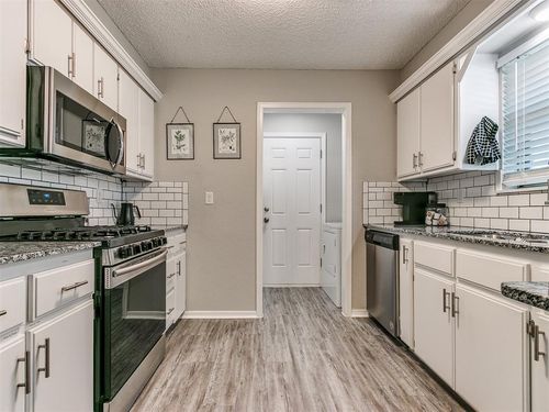 2020 W Brooks St, Norman, OK, 73069-4200 | Card Image