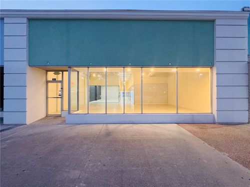 418 S Commercial St, Aransas Pass, TX, 78336-1808 | Card Image