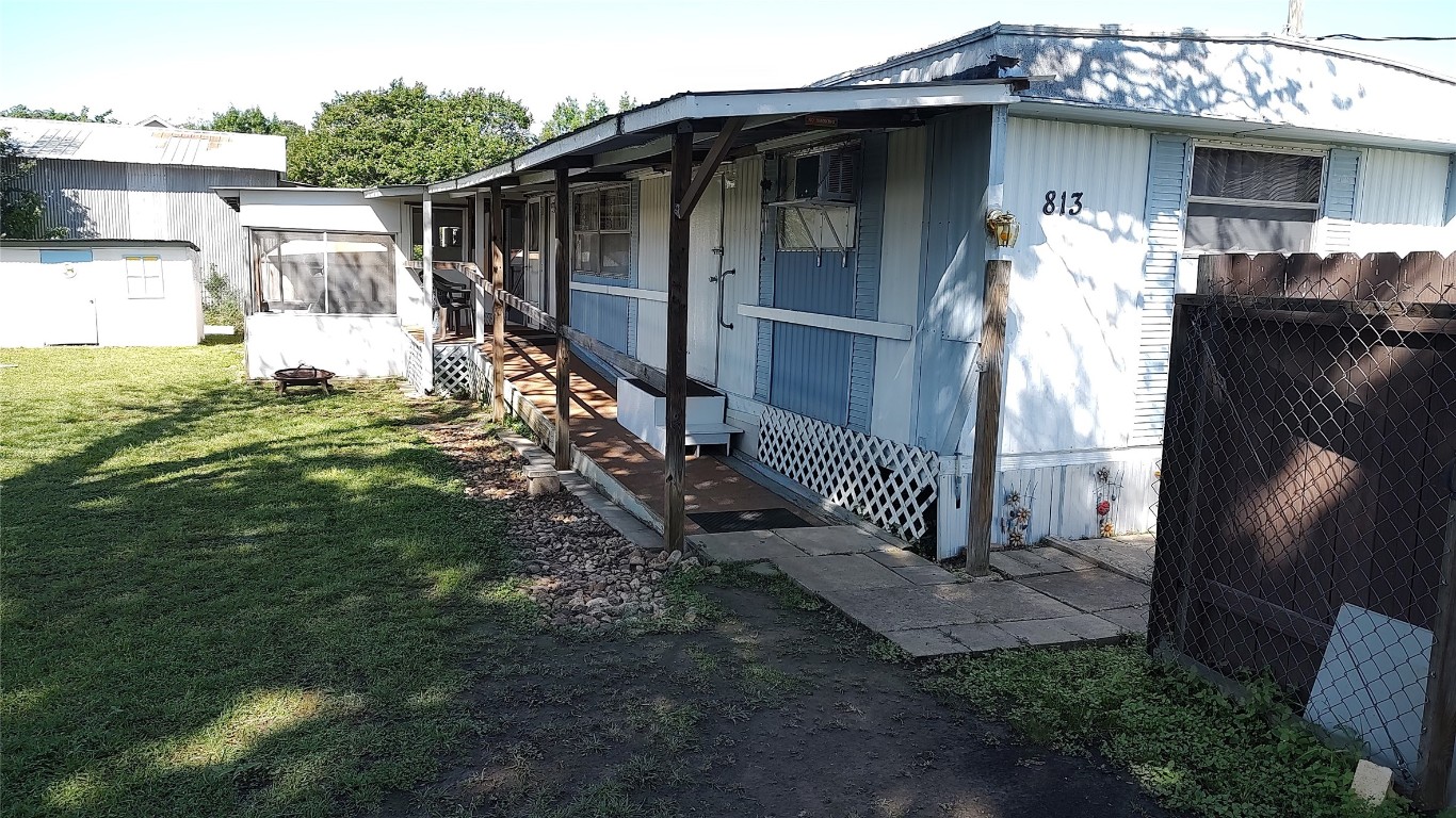Hale St, Lexington, TX 78947