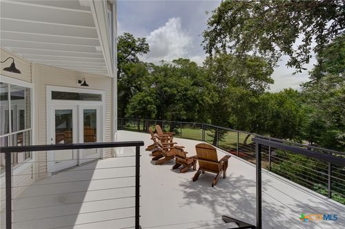 832 Albert St, New Braunfels, TX, 78130-3348 | Card Image