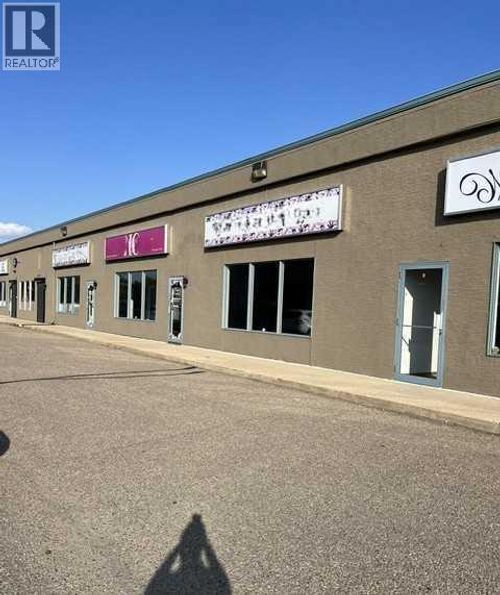 3295 Dunmore Rd Se, Medicine Hat, AB, T1B3R2 | Card Image