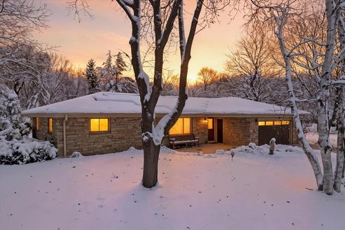 1420 W Larkspur Lane, River Hills, WI, 53217 | Card Image