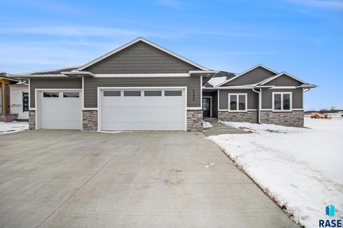 5505 E Morningside Cir, Sioux Falls, SD, 57110-7153 | Card Image