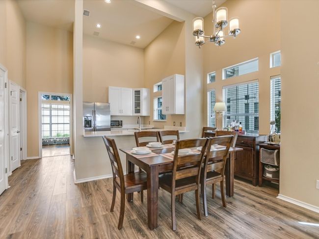 Large dining area. | Image 5