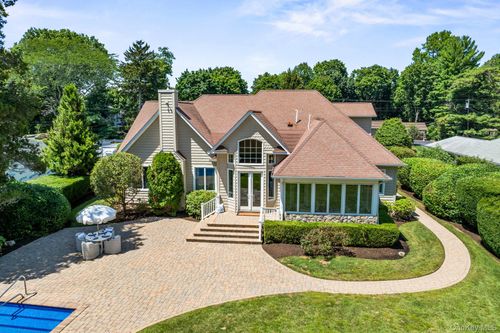 18 Quaker Path, Huntington, NY, 11743-3130 | Card Image