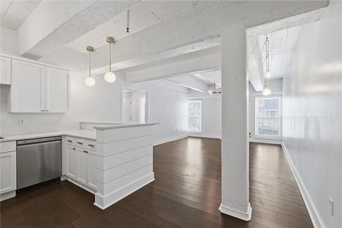 apt-201-3001 Gillham Rd, Kansas City, MO, 64108-3158 | Card Image