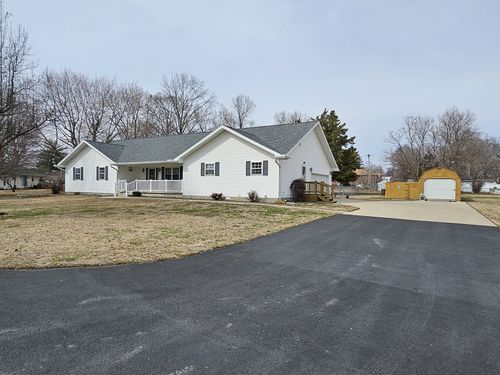 204 W Greenwalt St, Wayne City, IL, 62895-0740 | Card Image