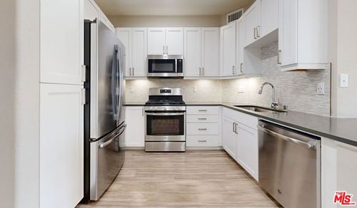 4-203-6280 W 3rd St, Los Angeles, CA, 90036-3174 | Card Image