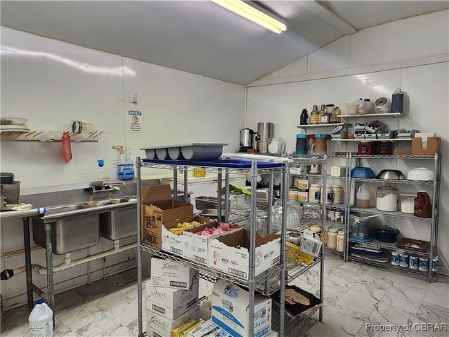 Additional room witih sink | Image 21