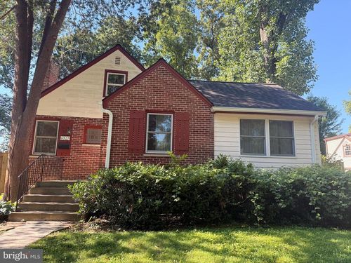 6927 Chestnut Ave, FALLS CHURCH, VA, 22042-1950 | Card Image