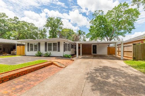 825 Parson Dr, Beaumont, TX, 77706-6112 | Card Image