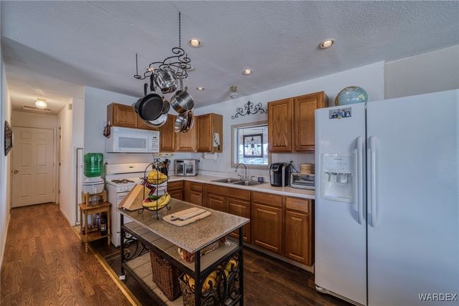 Kitchen | Image 12