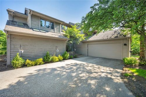 2 Salem Ct, Beachwood, OH, 44122-7538 | Card Image