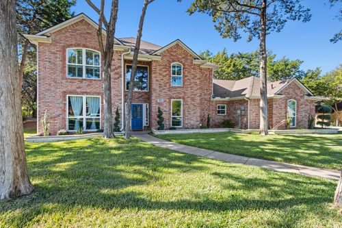 827 Knoll Manor Ct, Cedar Hill, TX, 75104-7807 | Card Image