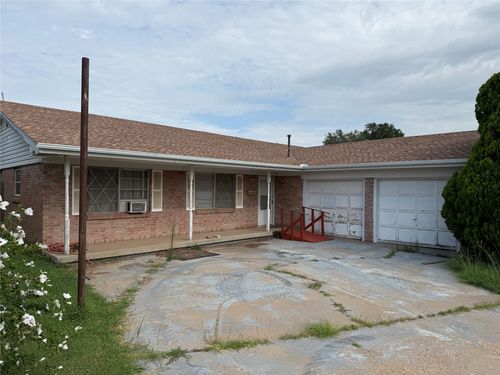 2109 Lynn St, Pampa, TX, 79065-3235 | Card Image