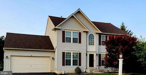 2040 Waterfall Dr, HANOVER, PA, 17331-8238 | Card Image