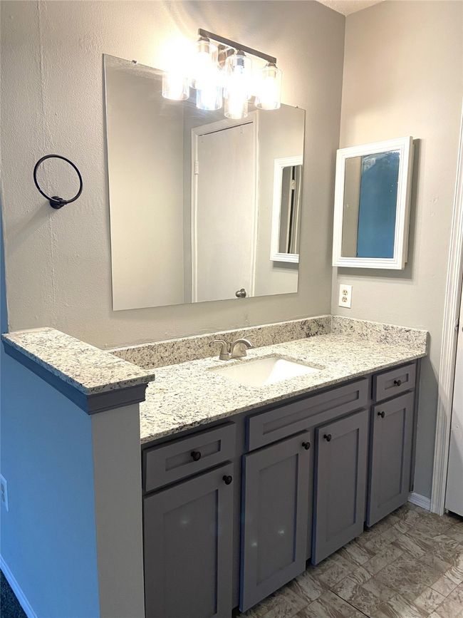Primary vanity | Image 8