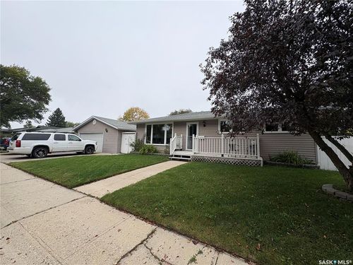 5532 2nd Ave N, Regina, SK, S4R5M5 | Card Image