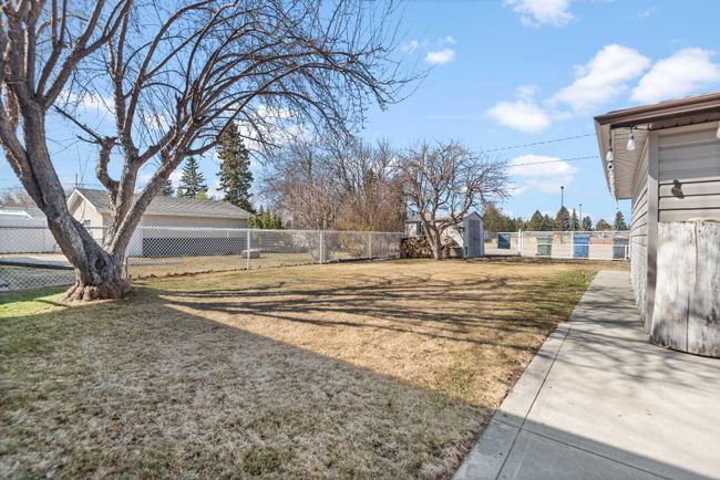 3306 43 Avenue, Home with 5 bedrooms, 2 bathrooms and 4 parking in Red Deer AB | Image 32