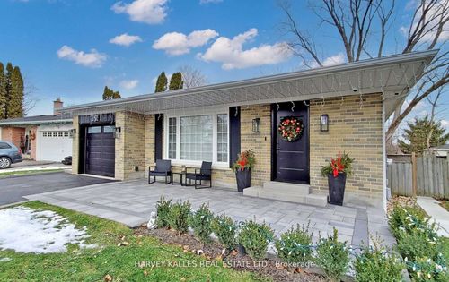 lower-347 Ella Crt, Newmarket, ON, L3Y4L6 | Card Image
