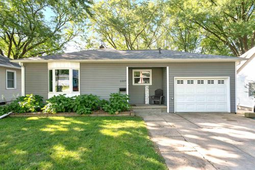 1227 Parker St, Cedar Falls, IA, 50613-6513 | Card Image