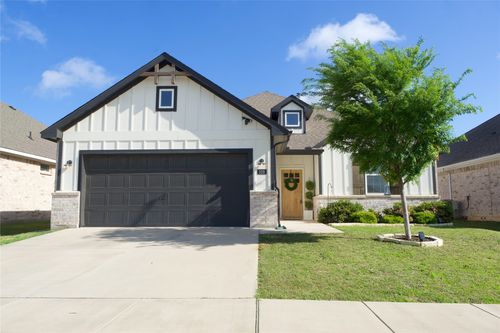 528 Mustang Ln, Pilot Point, TX, 76258-9001 | Card Image