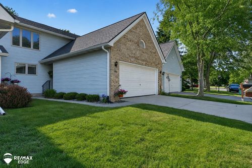 1060 Julie Drive, Davison, MI, 48423 | Card Image