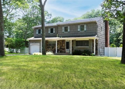 10 Robertson Ln, Hampton Bays, NY, 11946-2911 | Card Image
