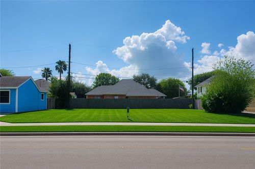 807 Ayers St, Corpus Christi, TX, 78404-1914 | Card Image