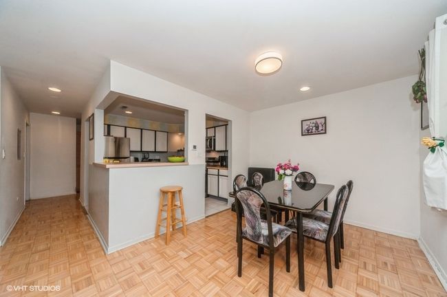 APT-101 - 1002 Castilian Ct, Condo with 2 bedrooms, 2 bathrooms and 1 parking in Glenview IL | Image 6