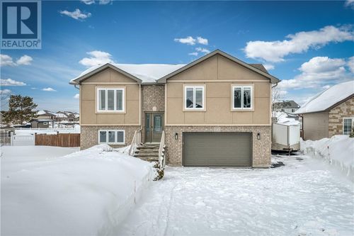 272 Asterwood Crt, Hanmer, ON, P3P0C2 | Card Image