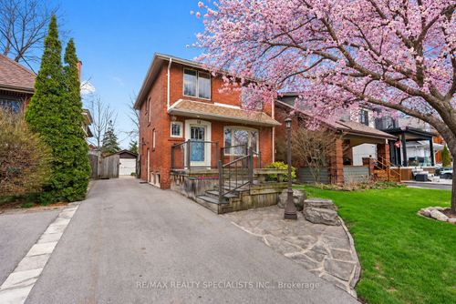 18 Dartmouth Crescent, Etobicoke, ON, M8V1X1 | Card Image