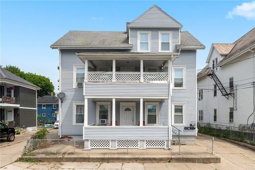 129 Cleveland St, Central Falls, RI, 02863-1643 | Card Image