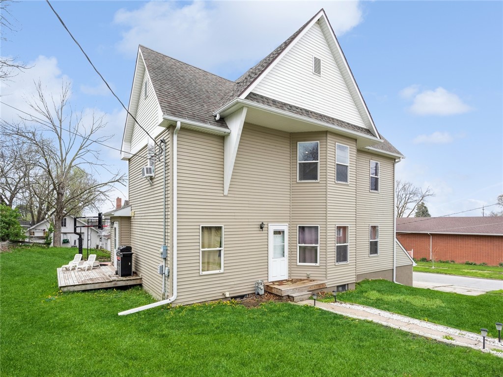 Howard St, Colfax, IA 50054