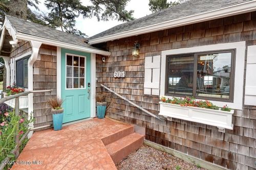 604 15th Ave, Seaside, OR, 97138-7122 | Card Image