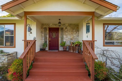 160 Wallace Ln, Grants Pass, OR, 97527-7945 | Card Image