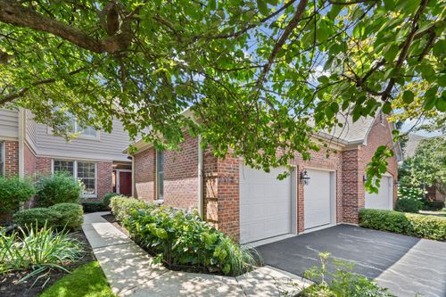 2112 Warrington Ct, Glenview, IL, 60026-1329 | Card Image