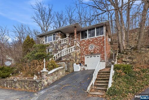 450 Skyline Lake Dr, Ringwood, NJ, 07456-1957 | Card Image