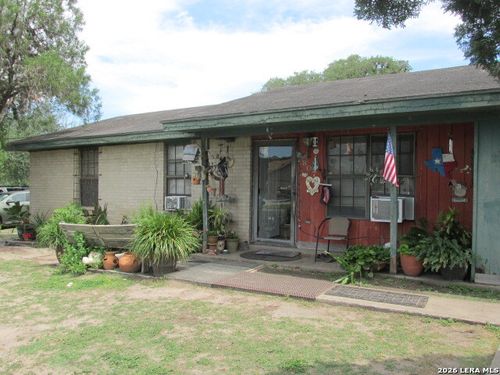 807 W Inez St, Beeville, TX, 78102-2666 | Card Image