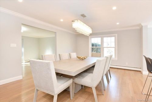 100 Georgian Ct, Roslyn, NY, 11576-2700 | Card Image