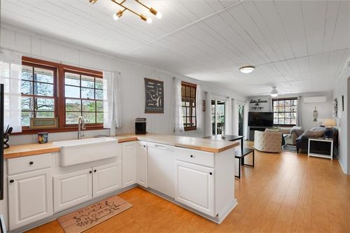 117 Woods Ln, Hartwell, GA, 30643-8636 | Card Image