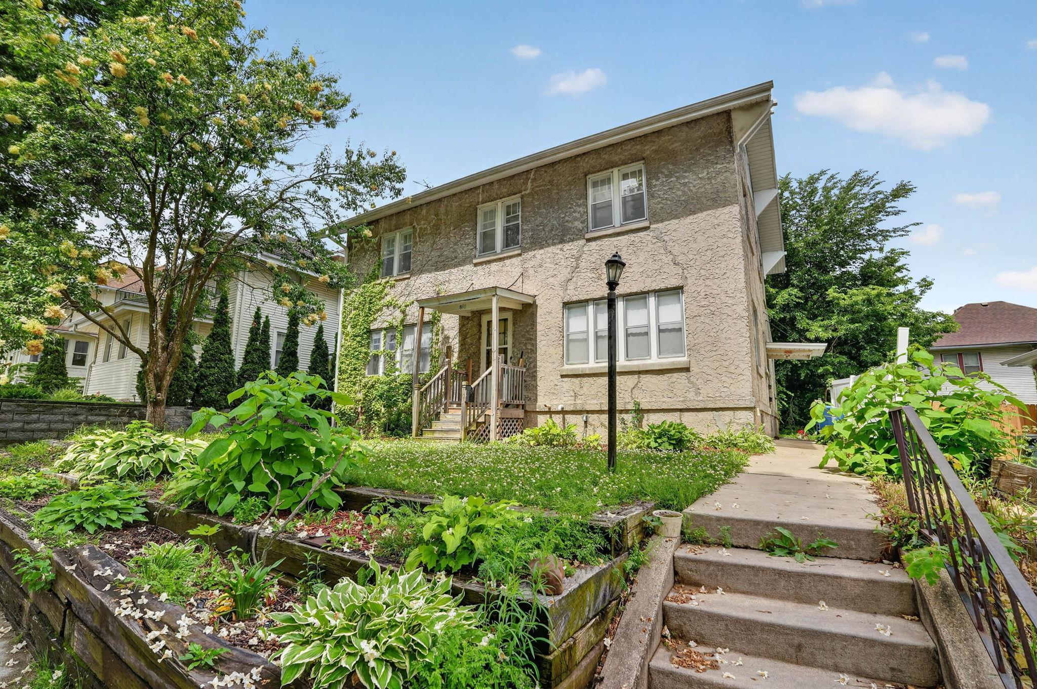 810 W 2Nd St, Waterloo, IA 50701