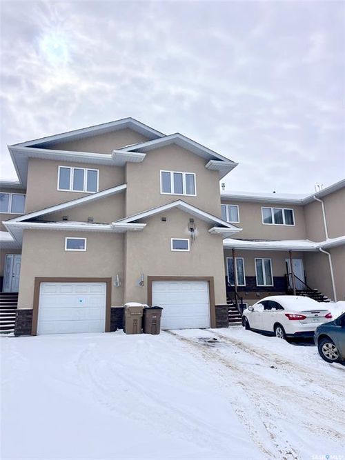 2-211 20th St W, Prince Albert, SK, S6V4G5 | Card Image